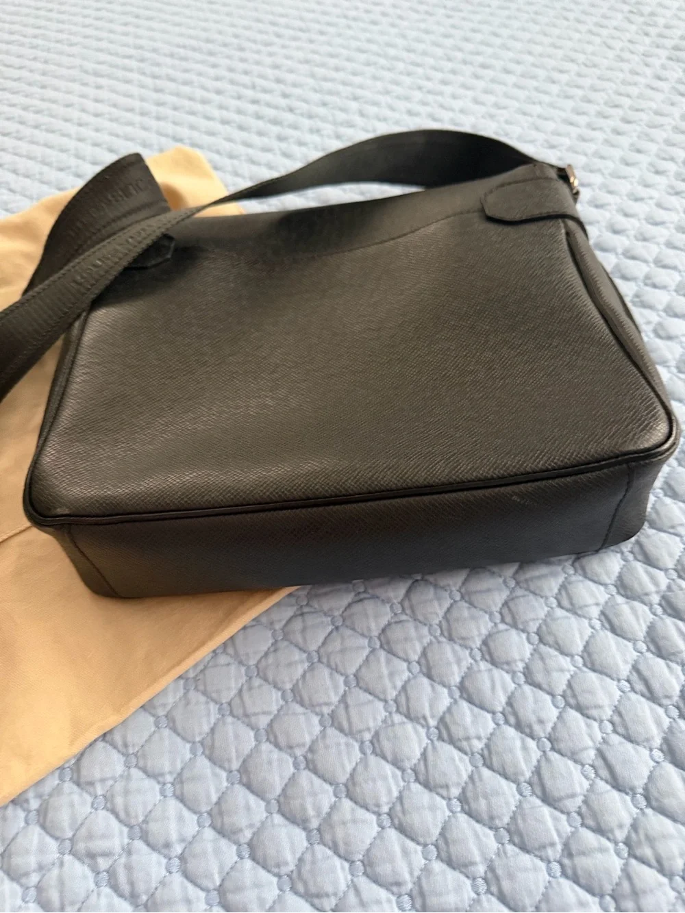 Louis Vuitton Black Men's Messenger Crossbody Bag